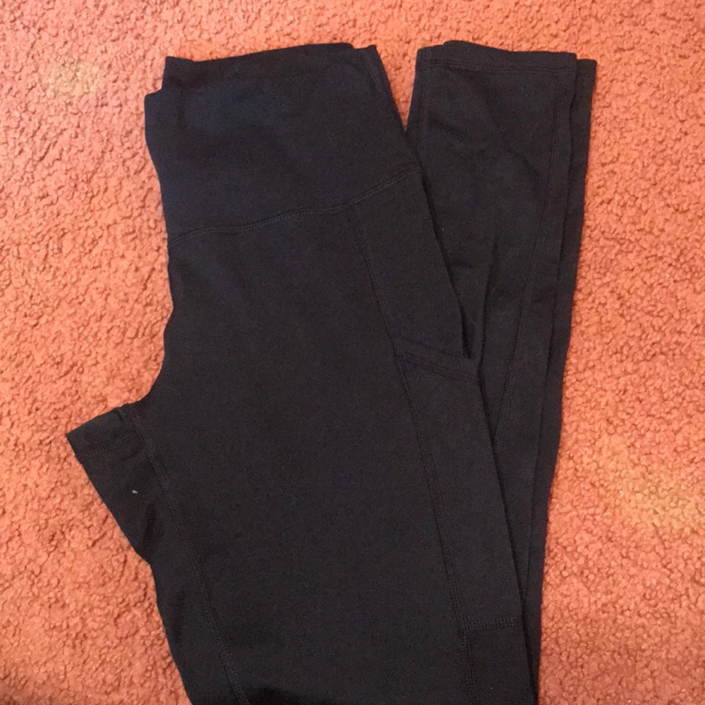 Black athletic leggings